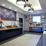Hampton Inn & Suites Los Angeles/Sherman Oaks