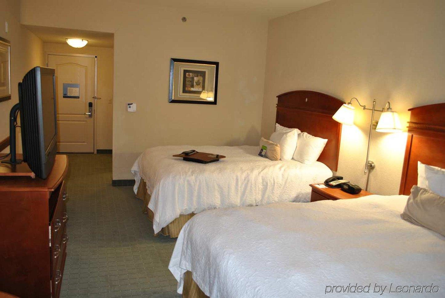 Hampton & Sherman Oaks 3*