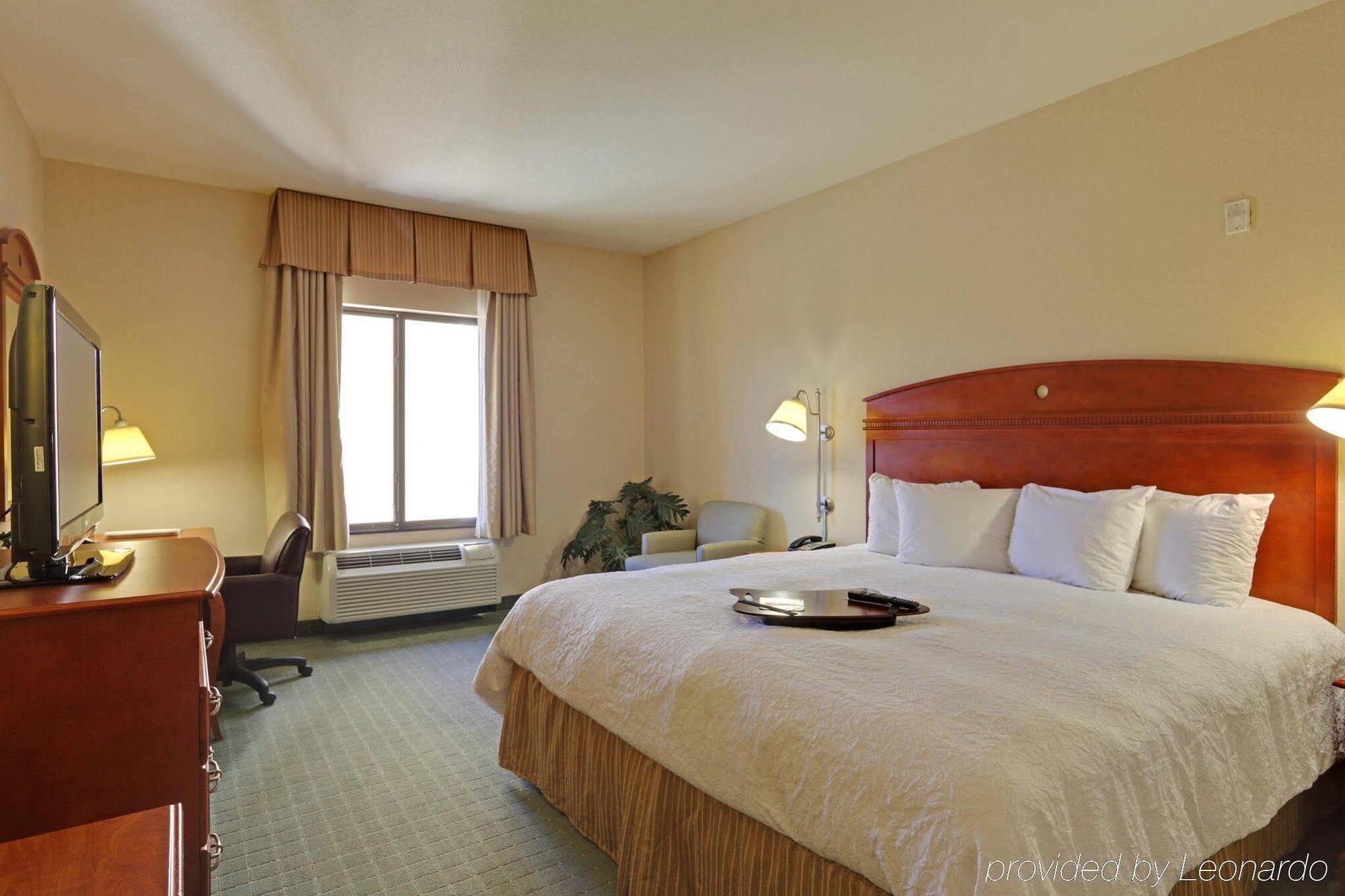 Hampton & Sherman Oaks 3*